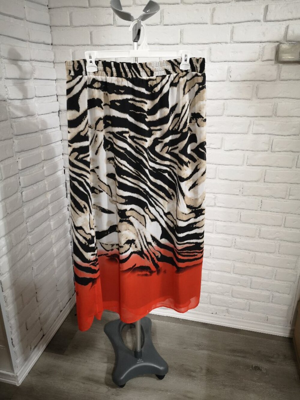 Cleo Ladies Size XL White Black & Tan Zebra Print w/ Orange Lined Maxi Skirt